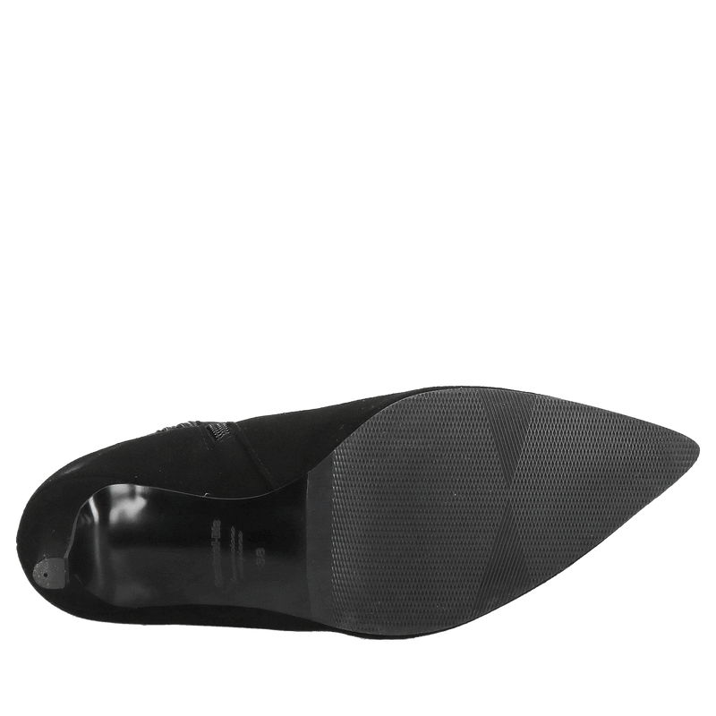 Botki na szpilce z elastyczną cholewką dopasowującą się do każdej łydki, elegancja i wygoda w jednym