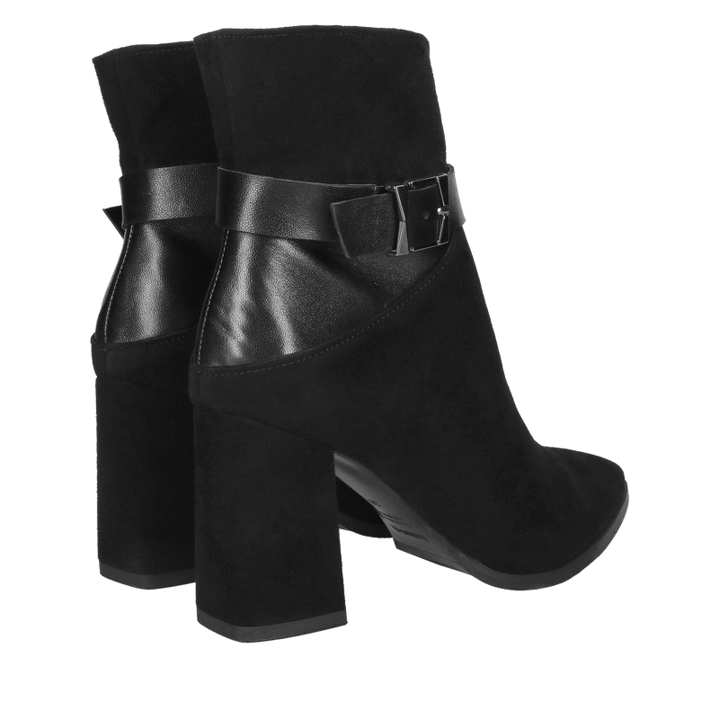 Botki zamszowe na wysokim stailnym słupku z efektywną ozdobą,