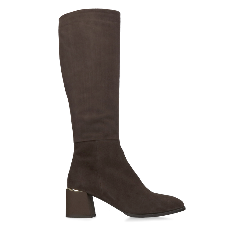 Kozaki zamszowe na słupku, brązowe damskie kozaki ze skóry zamszowej, kozaki w modnym czekoladowym kolorze