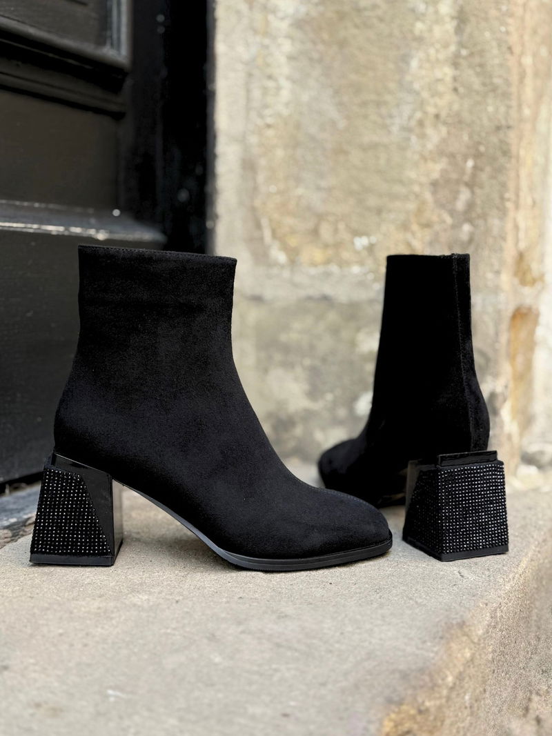 Botki zamszowe damskie, eleganckie botki zamszowe, styl i jakość