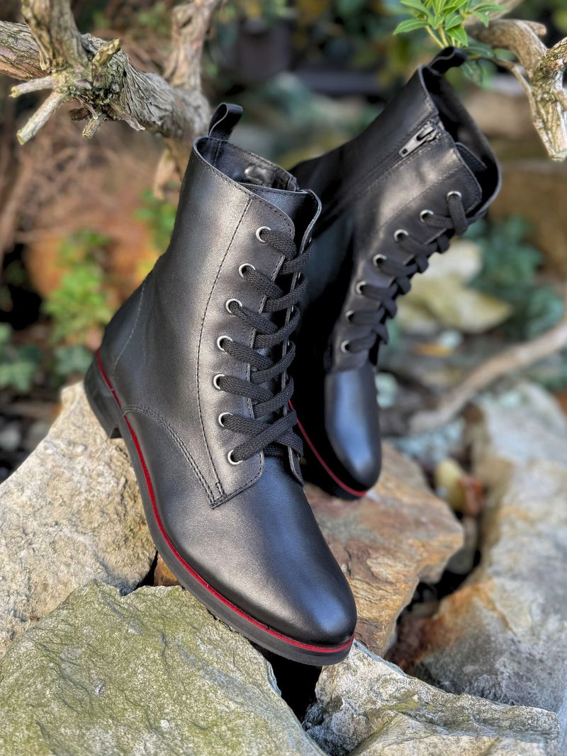 Botki czarne damskie, eleganckie trzewiki sznurowane ze skóry naturalnej od polskiego producenta, Konopka Shoes