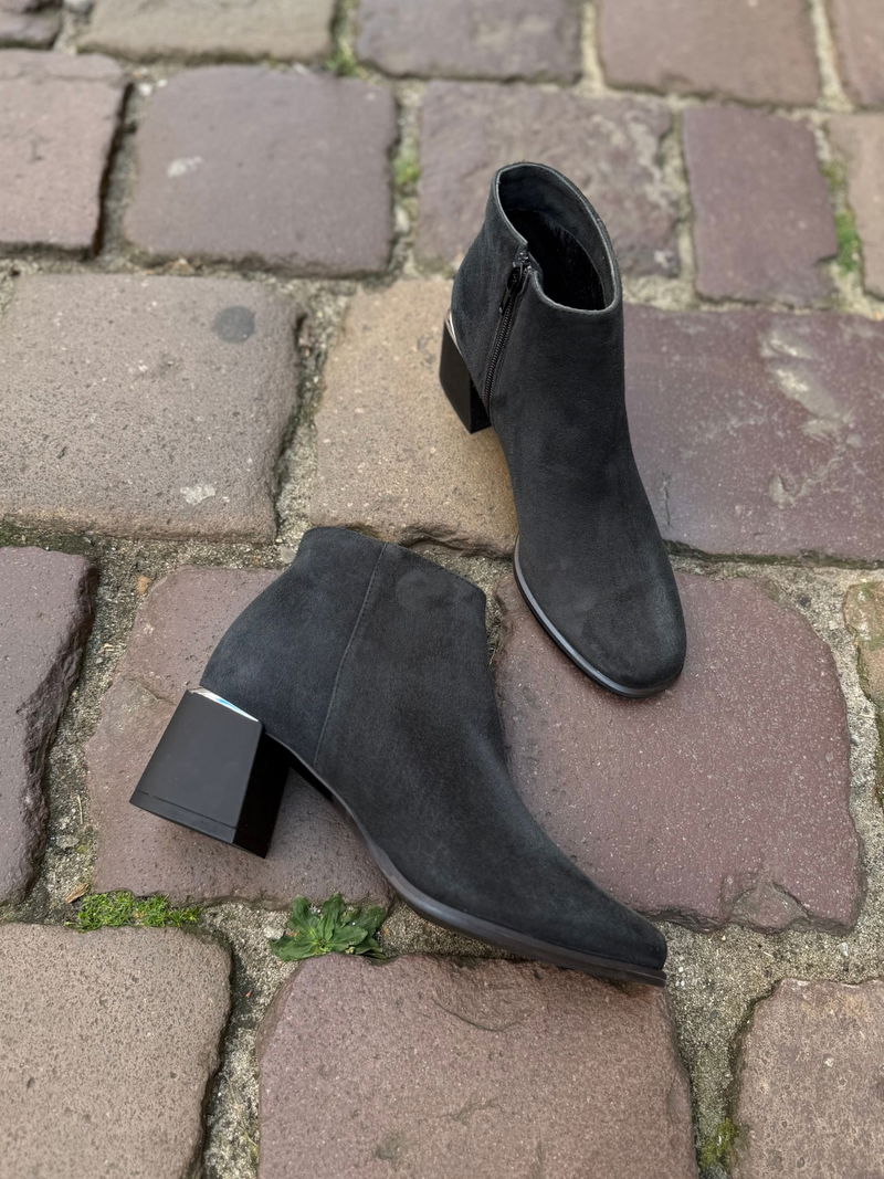 Botki damskie na obcasie z zamszowej skóry, wygodne i miękkie