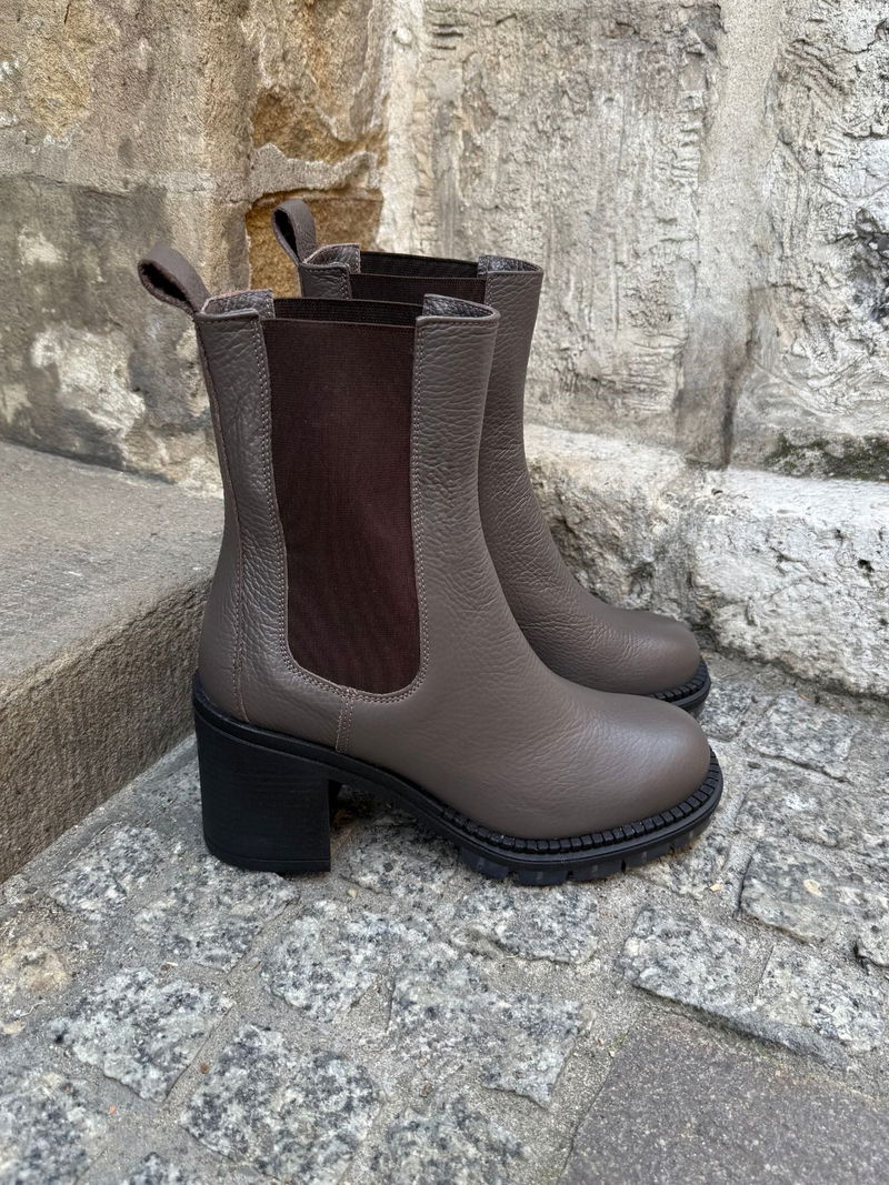 Modne botki damskie na solidnej podeszwie, sztyblety damskie