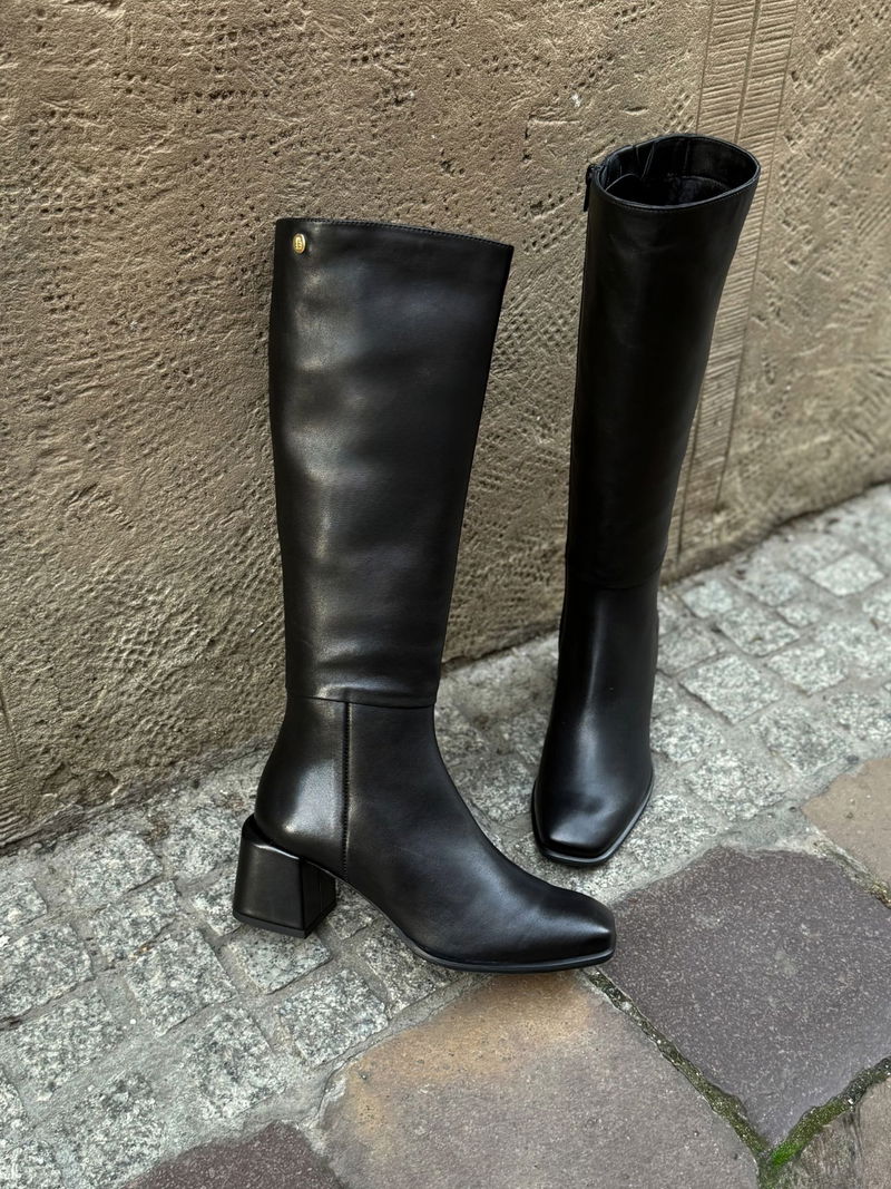 Kozaki z wąską cholewką, kozaki damskie na słupku, wygodne i komfortowe