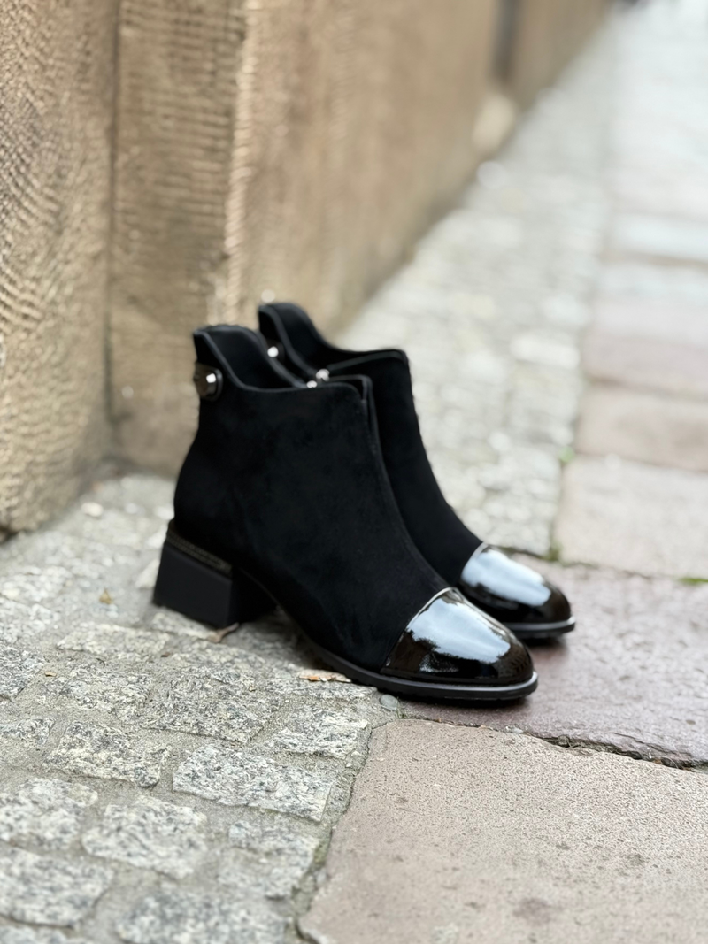 Damski botek na klocku, trzewik damski z czarnego zamszu, buty damskie na zimę ze skóry