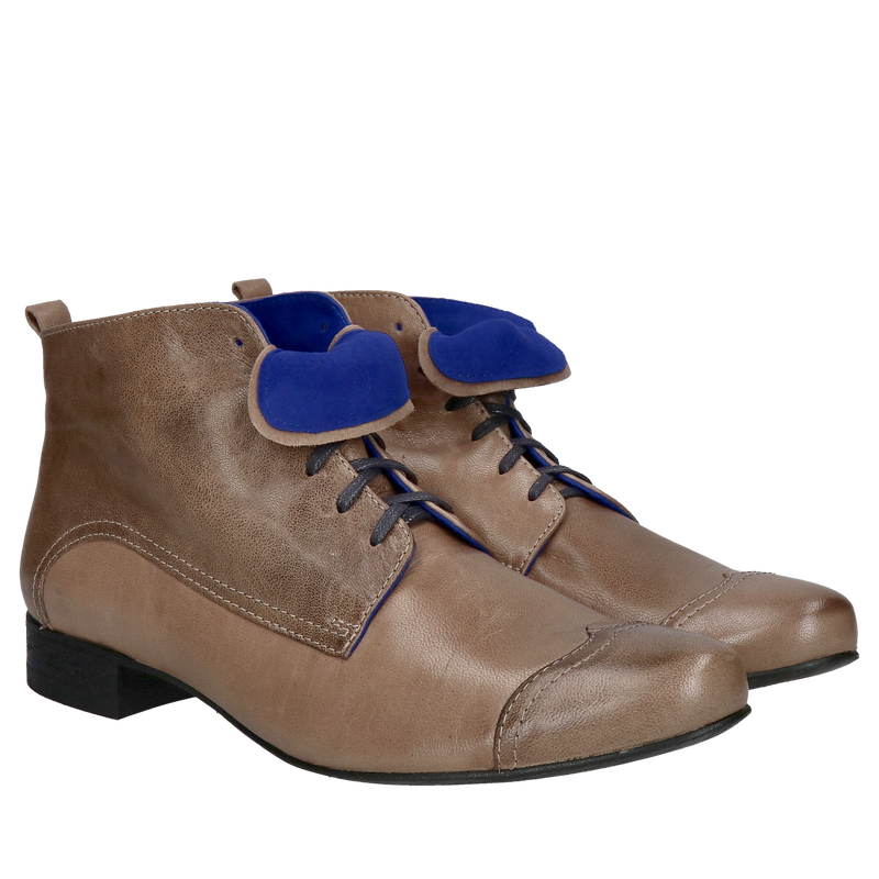 Niskie botki nie ocieplane ze skóry z ozdobnym wykończeniem zamszowej skóry w kolorze kobaltu