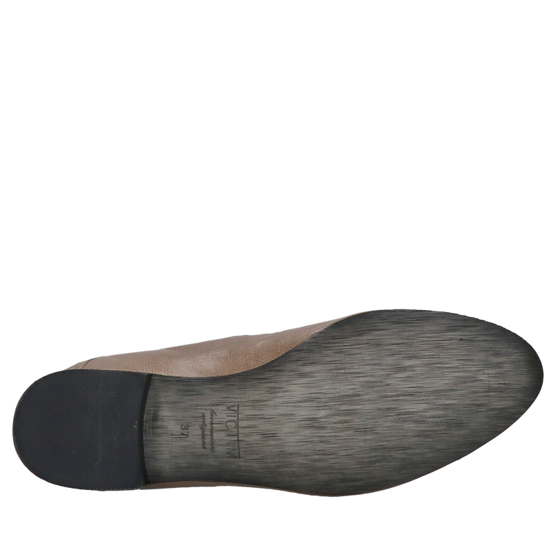 Niskie botki nie ocieplane ze skóry z ozdobnym wykończeniem zamszowej skóry w kolorze kobaltu