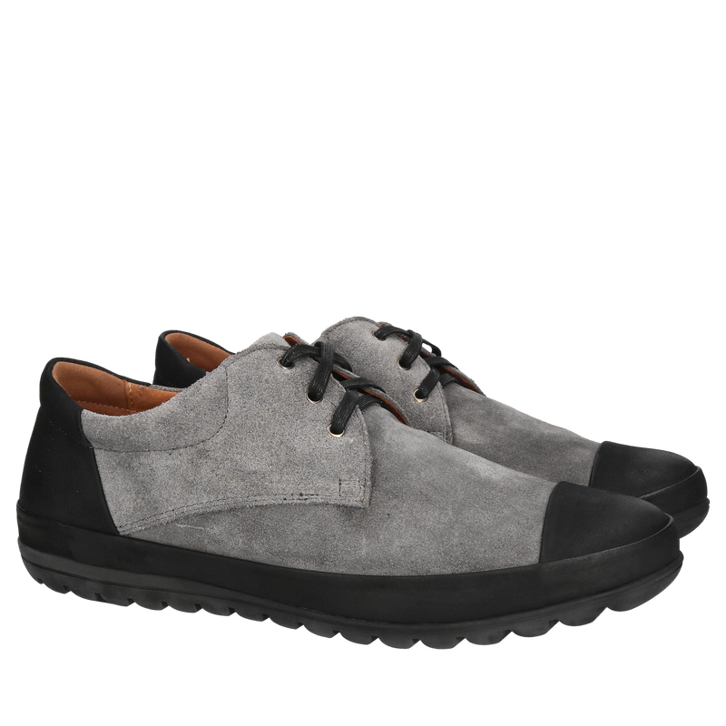 Zamszowe buty męskie ze skóry, wysoka jakość wykonania i duży komfort podczas chodzenia