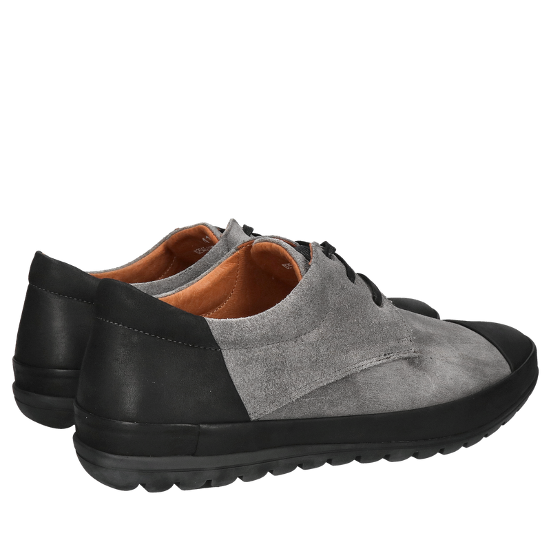 Zamszowe buty męskie ze skóry, wysoka jakość wykonania i duży komfort podczas chodzenia