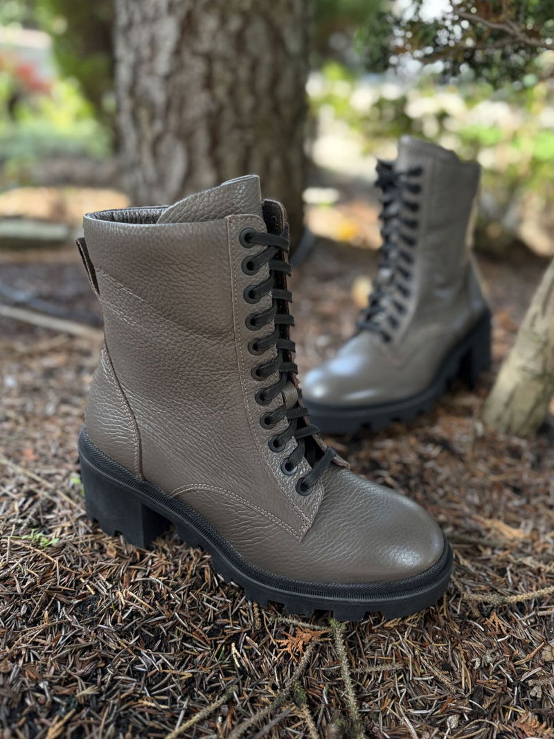 Szare botki licowe na grubym obcasie, sznurowane damskie trzewiki ze skóry, Konopka Shoes