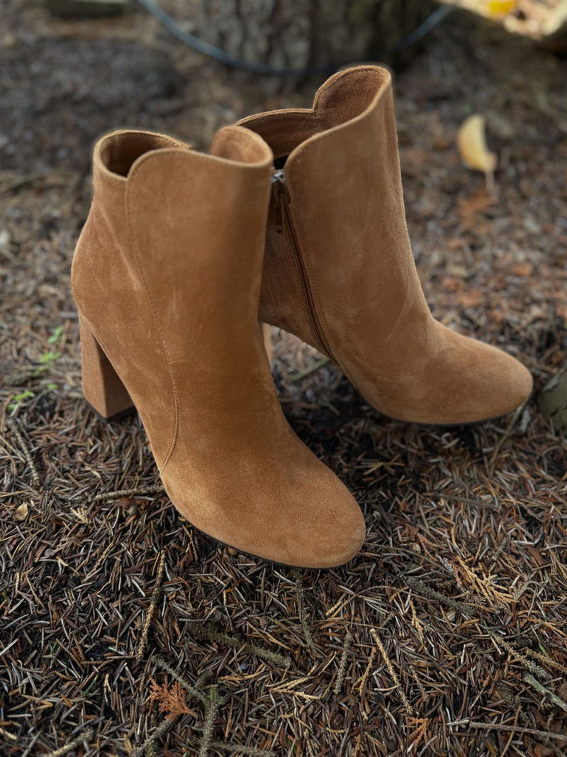 Zamszowe rude botki na wysokim obcasie, zimowe buty damskie na słupku