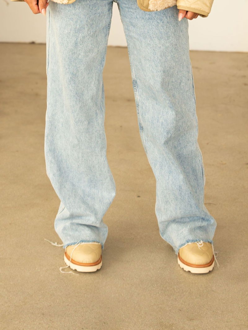 Wygodne damskie botki z nylonową pikowaną cholewką. Gumowa antypoślizgowa podeszwa, ocieplone naturalną owczą skórą.