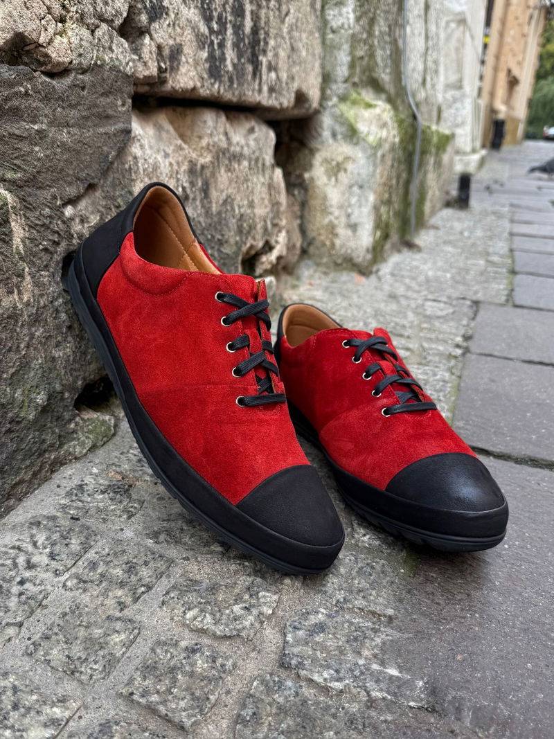 Męskie czerwone buty ze skóry, wygodne zamszowe buty męskie z miękką i wyciąganą wkładką