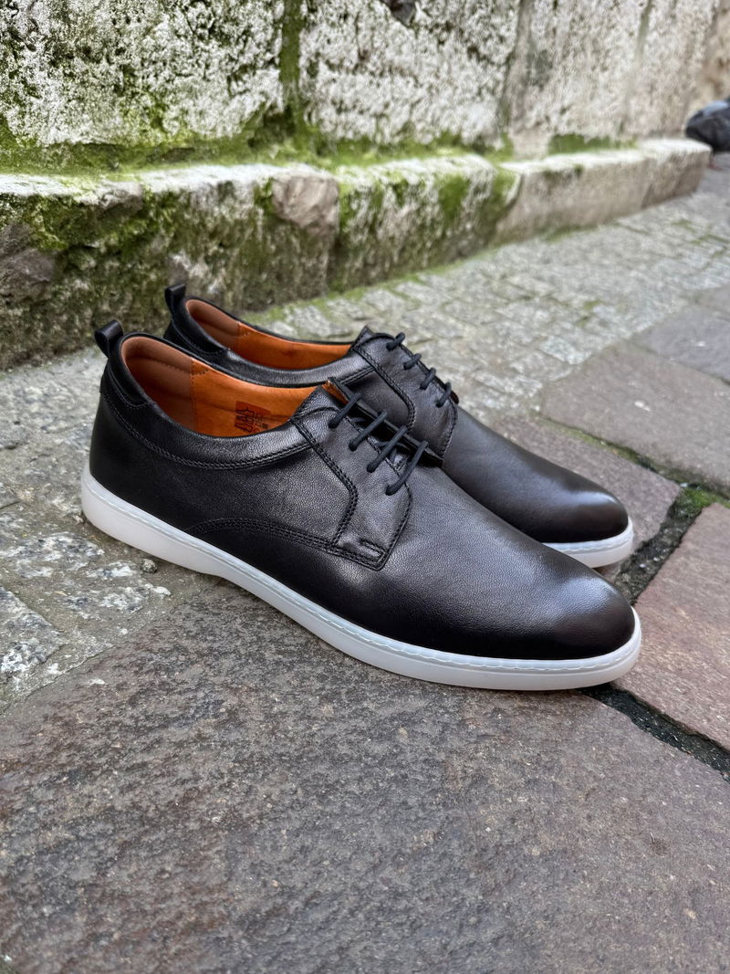 Lekkie i wygodne półbuty męskie, czarne buty męskie na co dzień od polskiego producenta