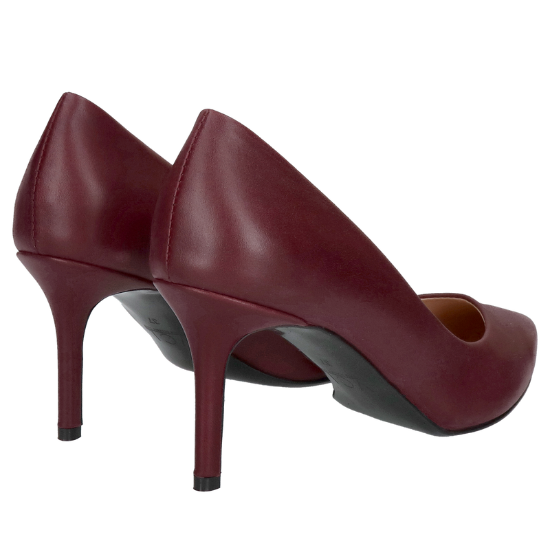 Bordowe szpilki damskie na niskim obcasie, czółenka ze skóry na nie wysokim obcasie