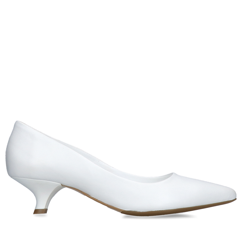 Niskie białe kaczuszki na wygodnym obcasie, buty do ślubu białe, wygodne szpilki do ślubu, Konopka Shoes