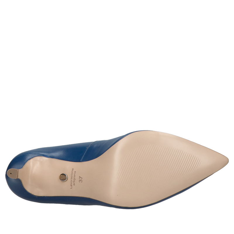 Czółenka do szpica, wygodne granatowe szpilki ze skóry na niskim obcasie