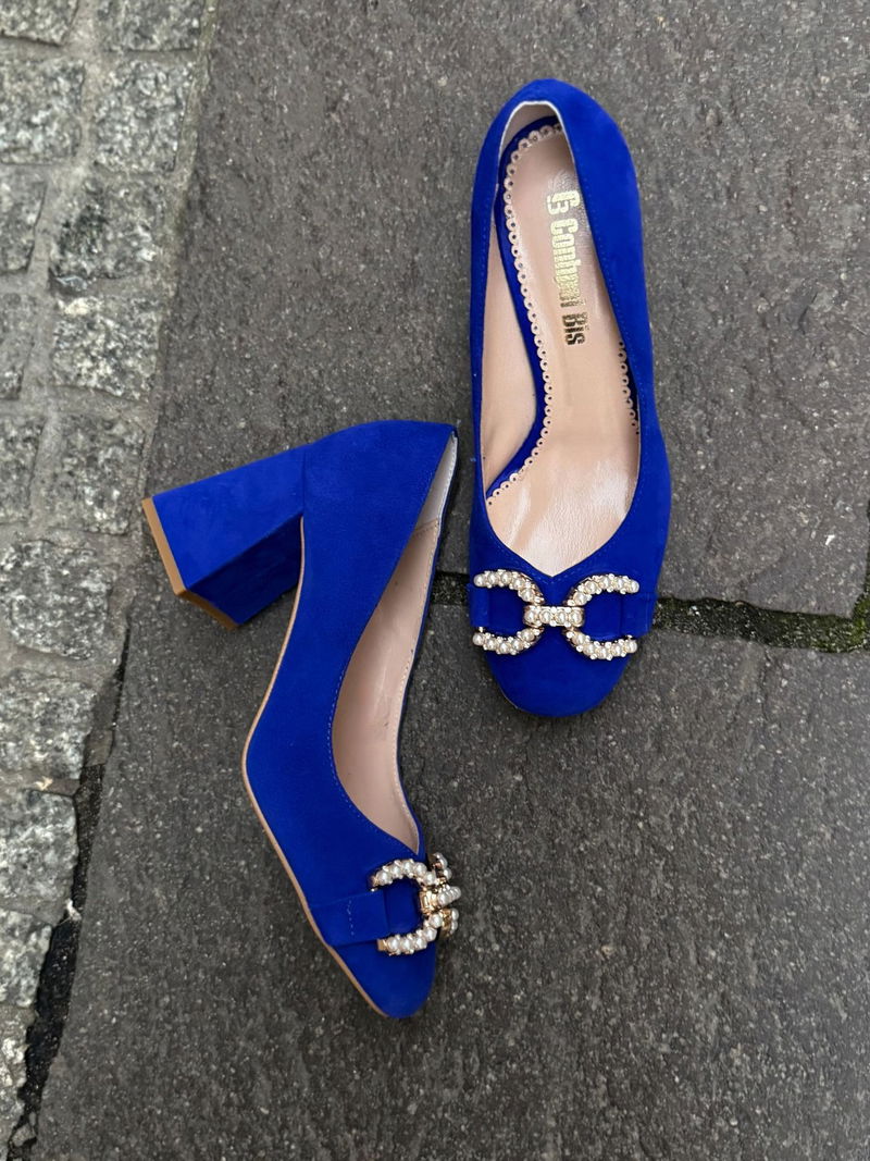 Czółenka na grubym obcasie w kolorze kobaltowym, buty na wysokim klocku niebieskie, eleganckie czółenka