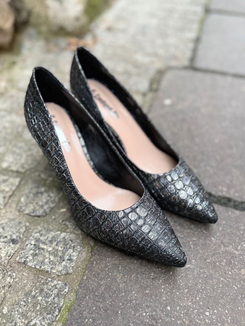 Niskie szpilki damskie ze skóry, eleganckie czarne czółenka do eleganckiej sukienki, Konopka Shoes