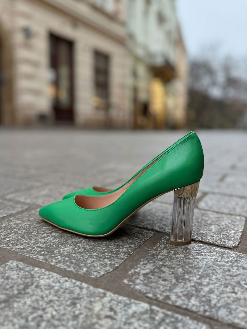 Zielone czółenka na grubym przezroczystym obcasie, wyjątkowe buty ze skóry naturalnej