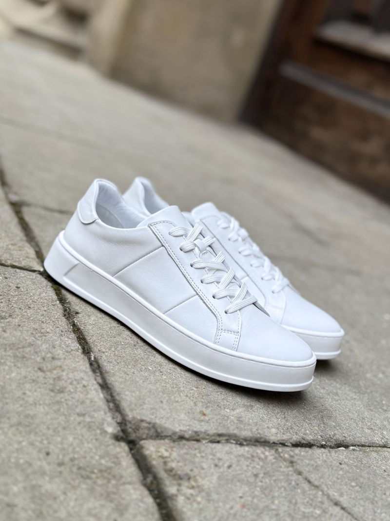 Lekkie białe sneakersy damskie ze skóry, białe buty damskie sportowe do letniej sukienki