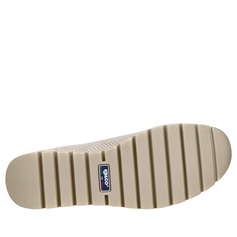 Wygodne wsuwane buty damskie ze siateczki, wysoka amortyzacja i komfort na długie letnie spacery