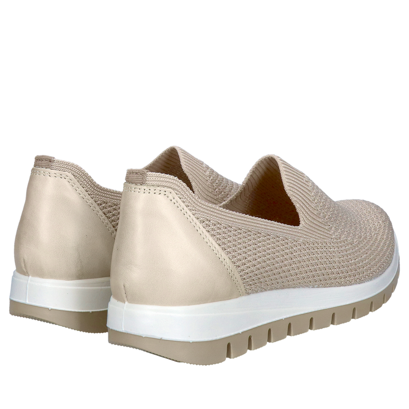 Wygodne wsuwane buty damskie ze siateczki, wysoka amortyzacja i komfort na długie letnie spacery