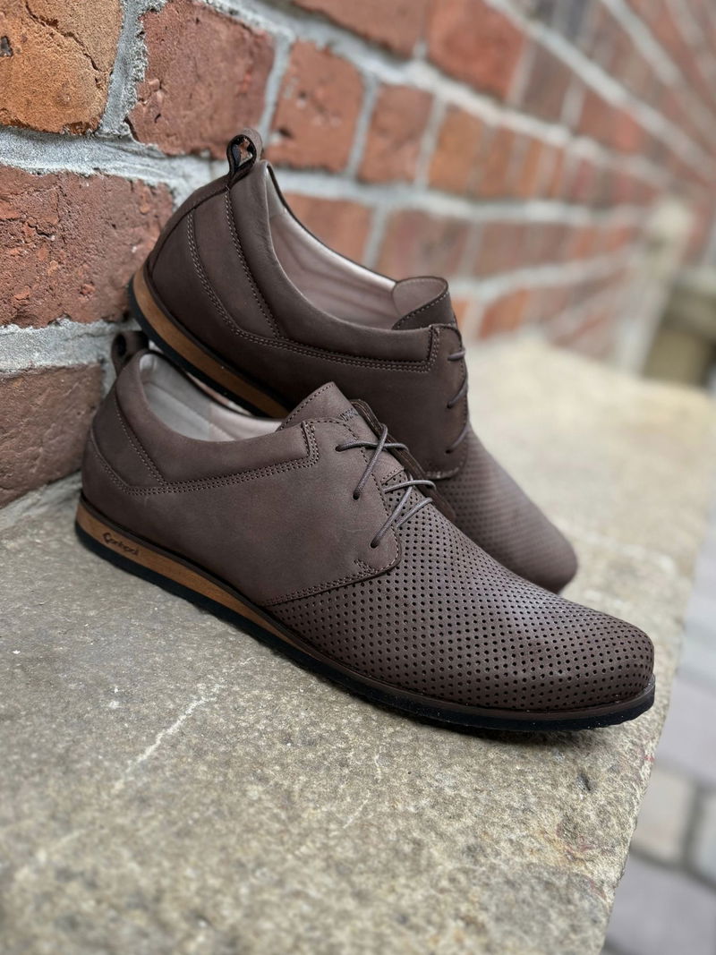 Lekkie i wygodne buty męskie z dziurkami na wylot, ażurowana cholewka w butach męskich, Konopka Shoes