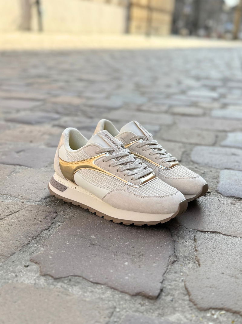 Lekkie i wygodne damskie beżowe sneakersy, idealne na co dzień do pracy, bądz na długie wycieczki