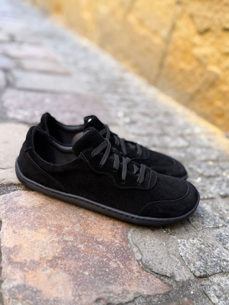 Czarne damskie buty typu barefoot, lekkie i elastyczne obuwie dla kobiet