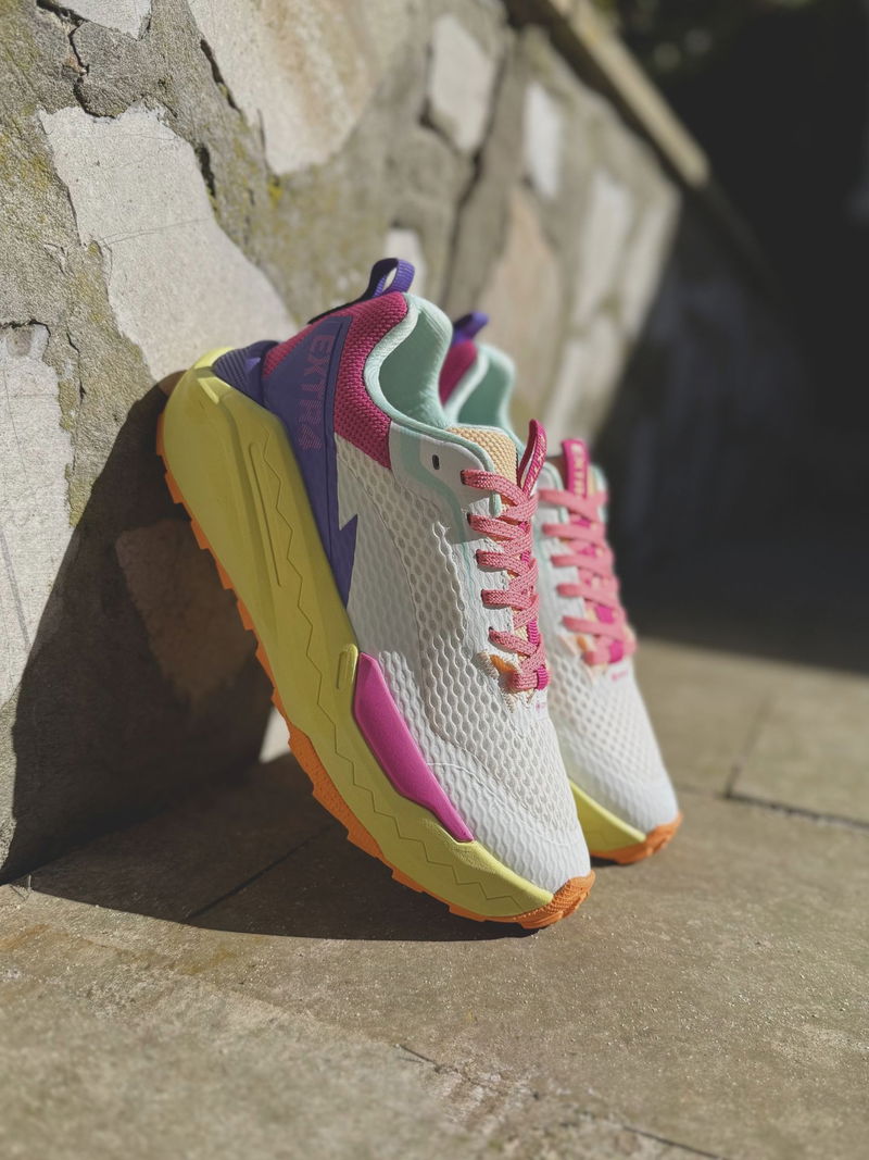 Lekkie i kolorowe sneakersy damskie na lato ze siateczką