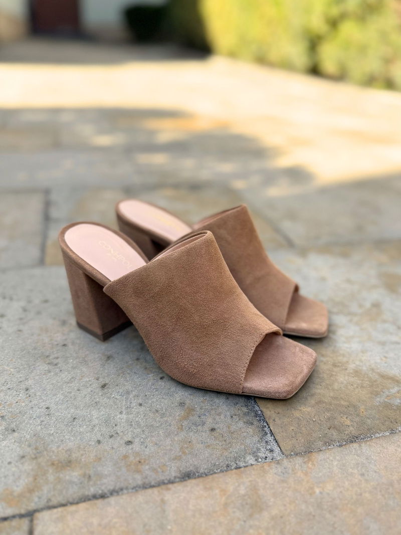 Zamszowe klapki na słupku, wygodne klapki na obcasie ze skóry