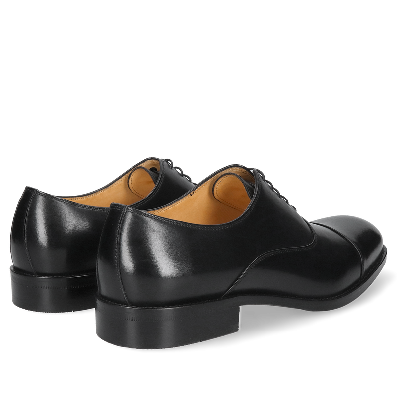 Eleganckie i klasyczne czarne oxfordy męskie premium od Conhpol z delikatnym przeszyciem