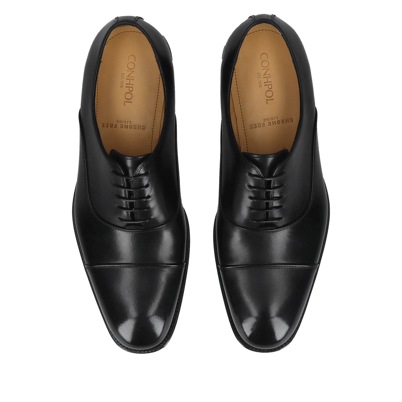 Eleganckie i klasyczne czarne oxfordy męskie premium od Conhpol z delikatnym przeszyciem