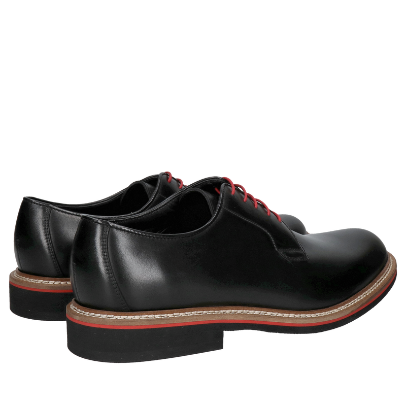 Oryginalne obuwie męskie od polskiego producenta conhpol, buty męskie z akcentem czerwonym