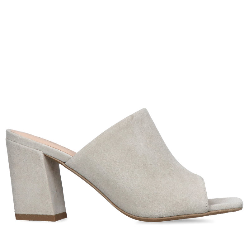 Klapki damskie na obcasie z kwadratowym przodem, modne klapki popielate ze skóry zamszowej