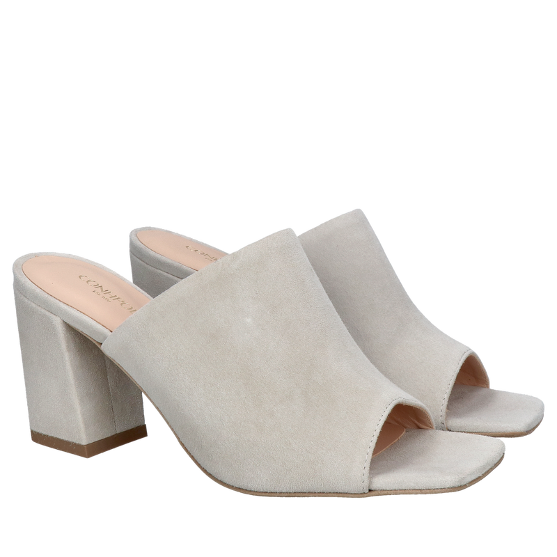 Klapki damskie na obcasie z kwadratowym przodem, modne klapki popielate ze skóry zamszowej