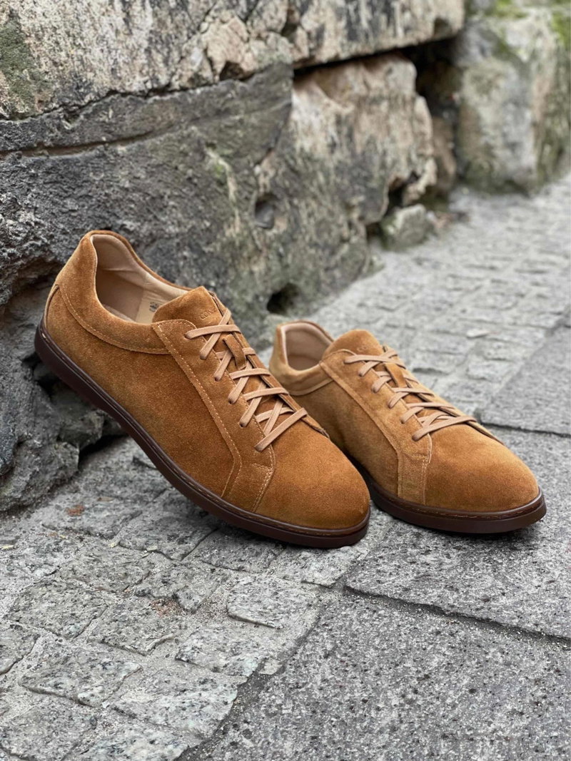 Wyjątkowo miękkie i wygodne buty męskie na szerszą stopę wykonane ze skóry zamszowej