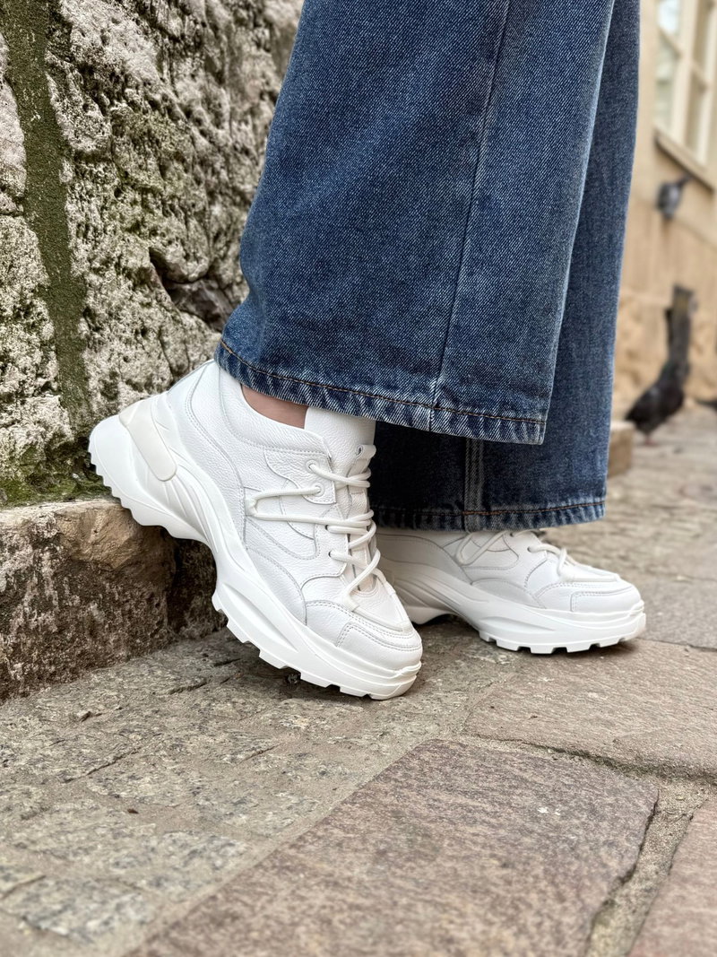 Adidasy damskie na masywnej podeszwie, trend chunky, polska produkcja