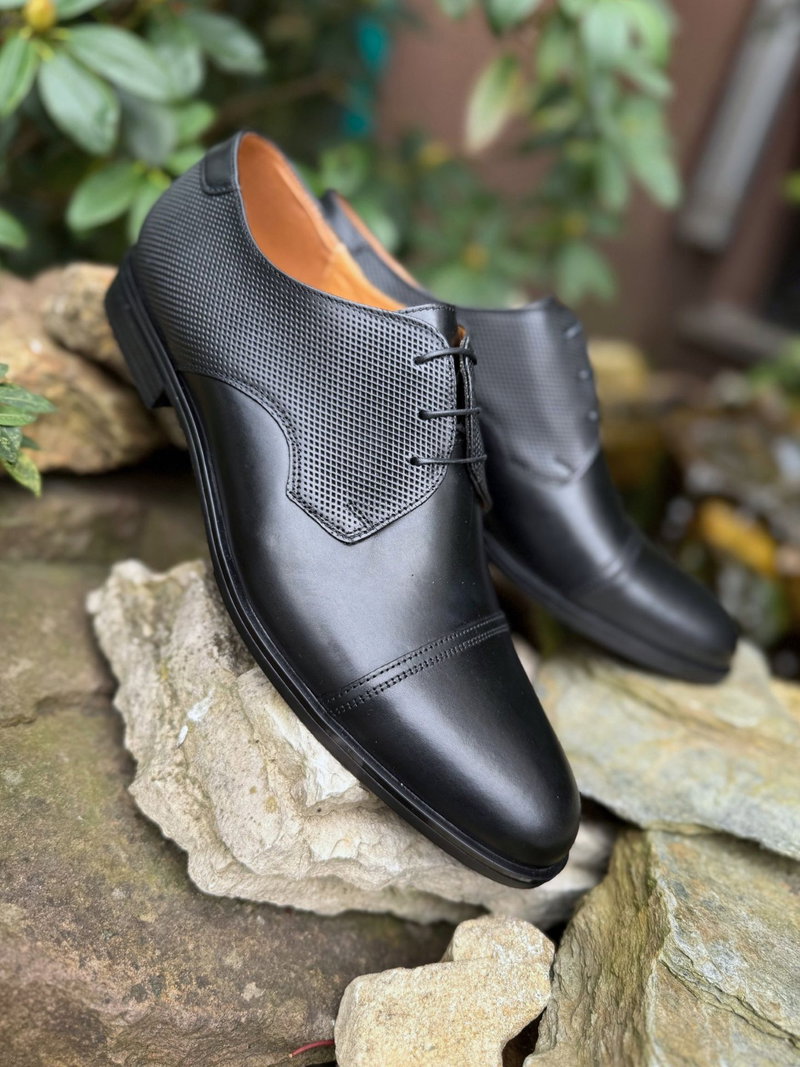 Eleganckie czarne buty męskie z przeszyciem, skórzane półbuty męskie od polskiego producenta