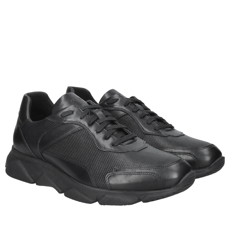 Męskie stylowe sneakersy czarne na grubej czarnej podeszwie, buty męskie sportowe ze skóry naturalnej