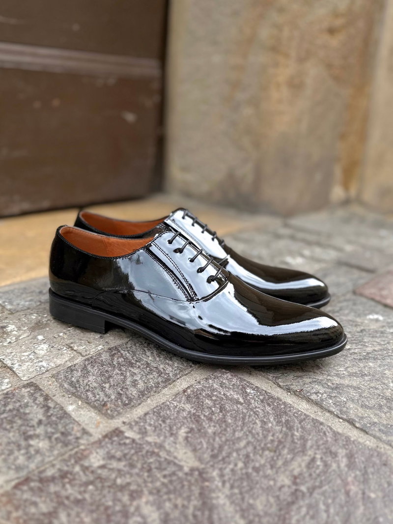 Eleganckie buty lakierowane do garnituru, wizytowe oxfordy lakierki od polskiego producenta