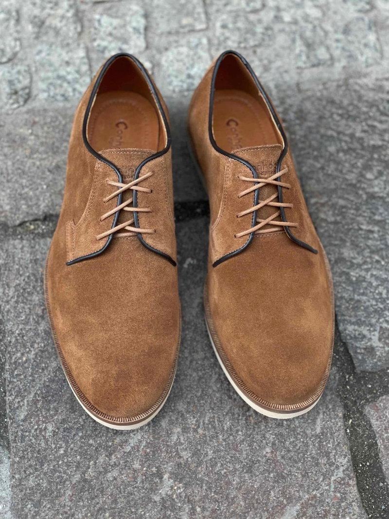 Letnie zamszowe półbuty męskie w kolorze jasnego brązu, lekkie i miekkie na co dzień styl casual