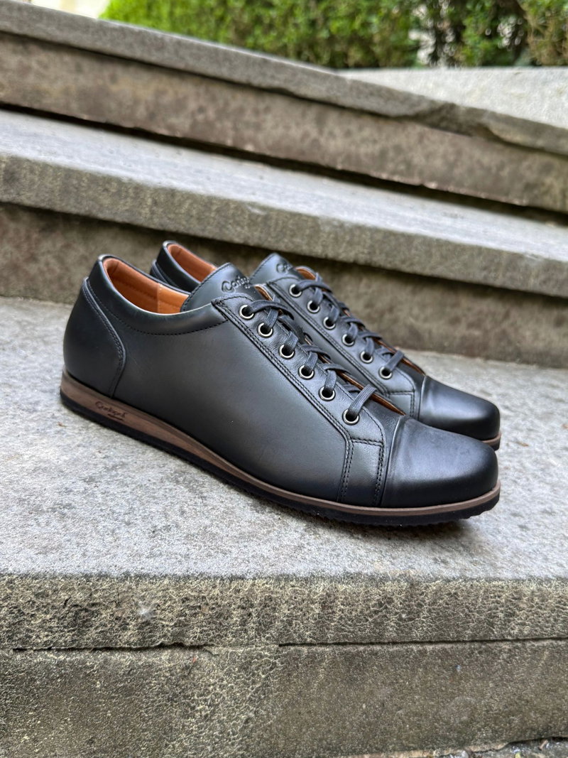 Czarne półeleganckie buty skórzane na lekkiej podeszwie, lekkie i wygodne buty męskie