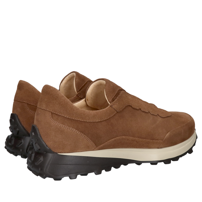 Lekkie sportowe sneakersy wsuwane ze skóry zamszowej, wyciągana miękka wkładka, styl i designe od polskiego producenta