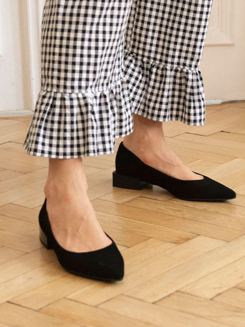 Czarne zamszowe buty damskie do biura, eleganckie półbuty na niskim obcasie