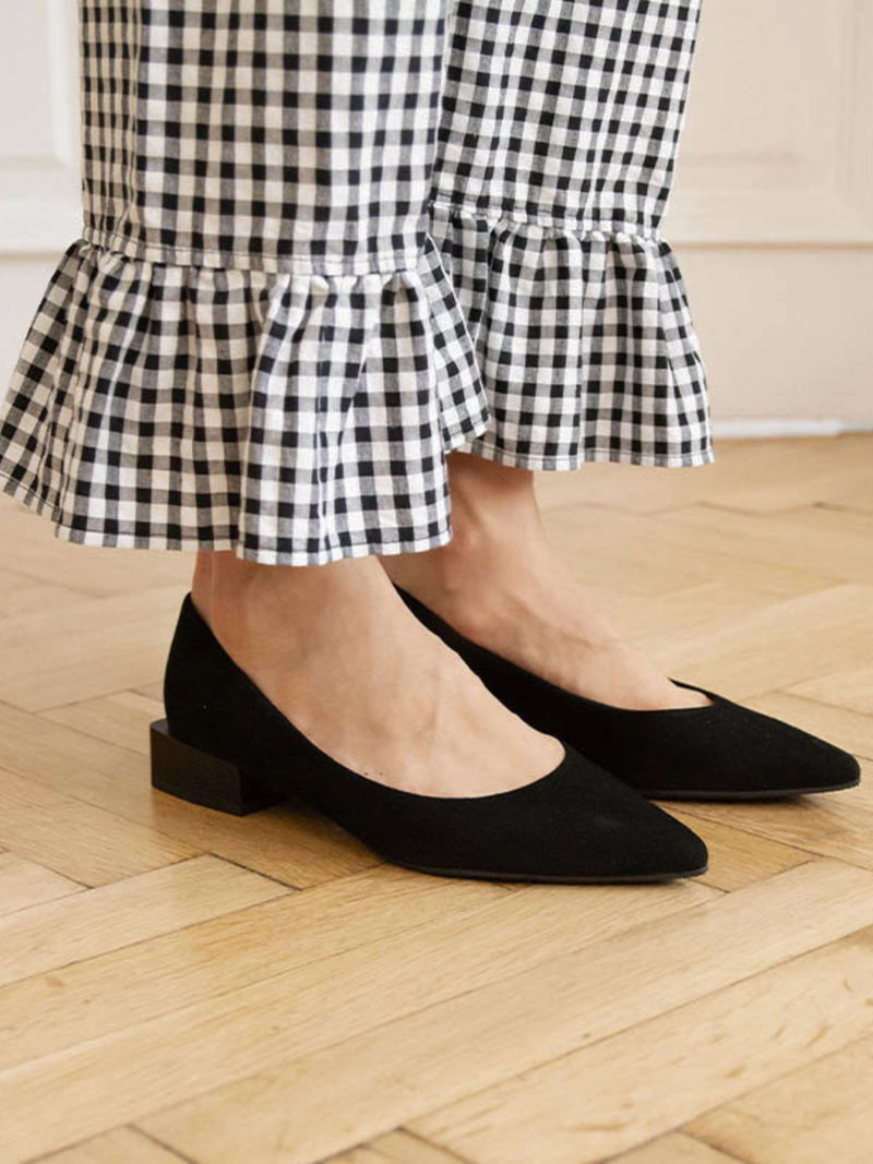 Czarne zamszowe buty damskie do biura, eleganckie półbuty na niskim obcasie