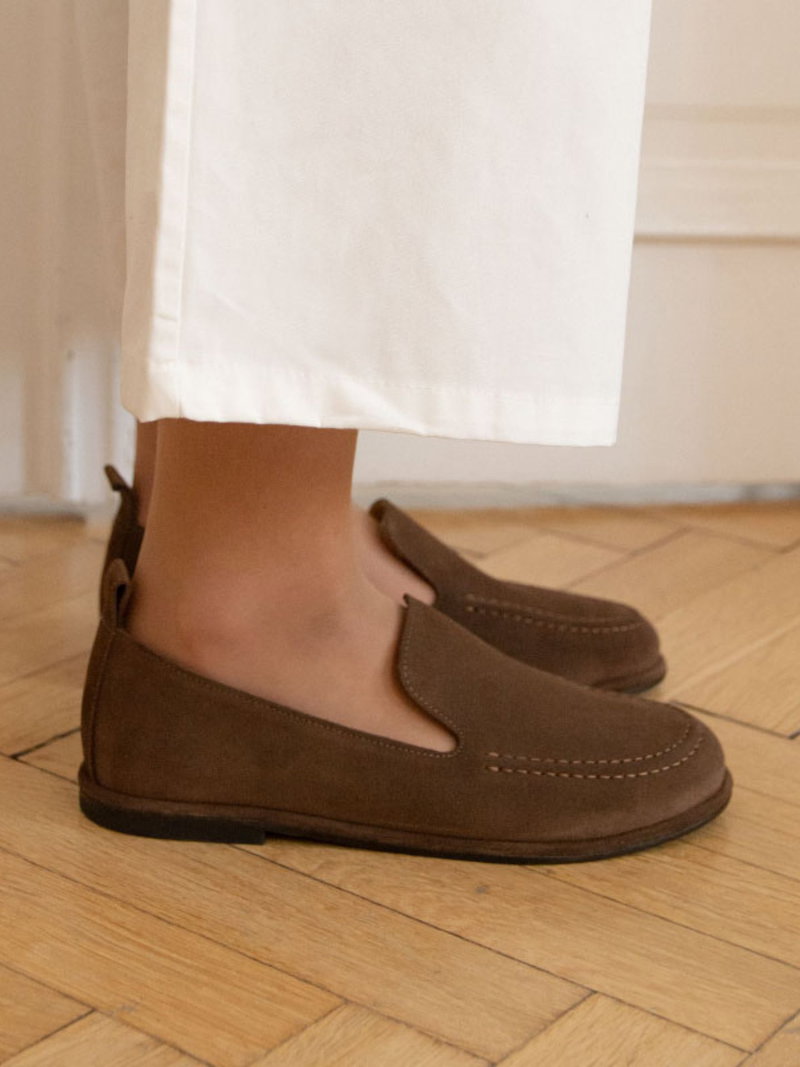 Zamszowe czekoladowe mokasyny damskie, loafersy damskie od polskiego producenta