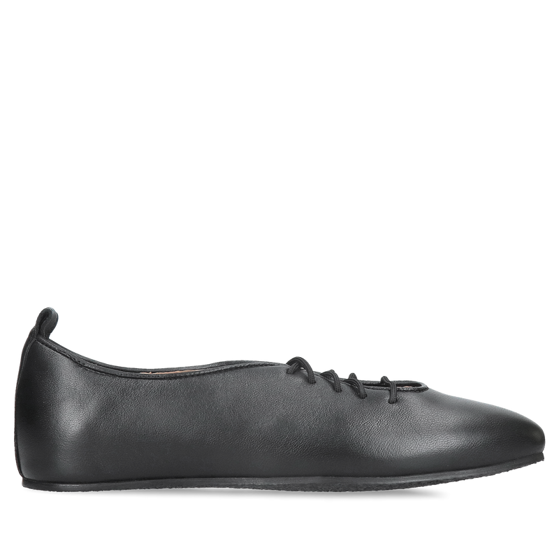 Czarne wiązane półbuty modne i minimalistyczne ze skóry licowej, eleganckie i delikatne buty damskie
