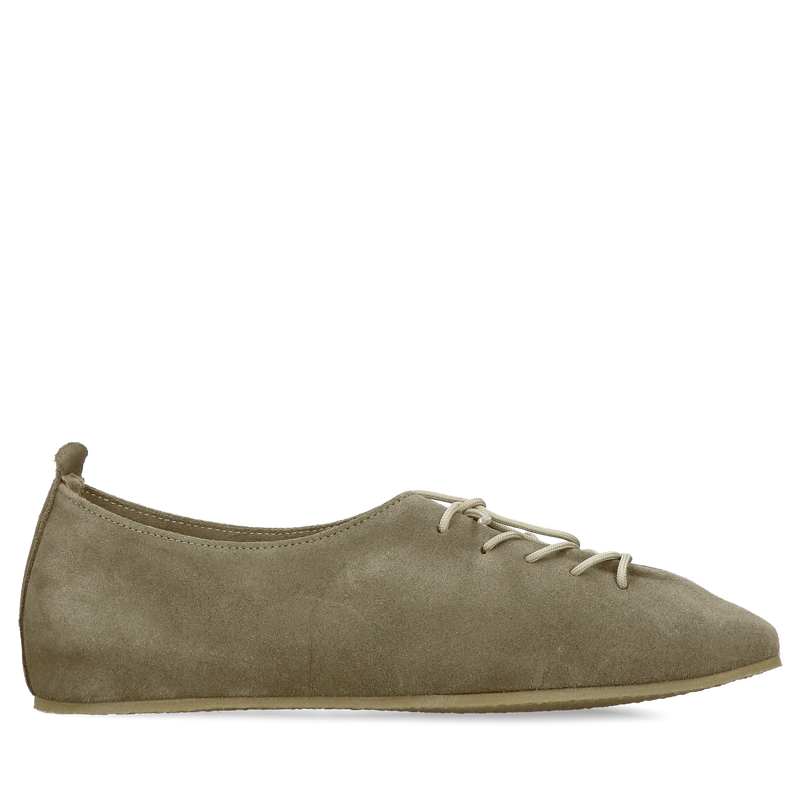 Minimalistyczne buty sznurowane na cienkiej podeszwie od polskiego producenta, zamszowe buty damskie lekkie i wygodne
